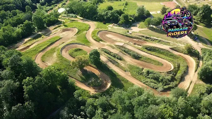 Vue aérienne du terrain Pargade Riders à Soulignac