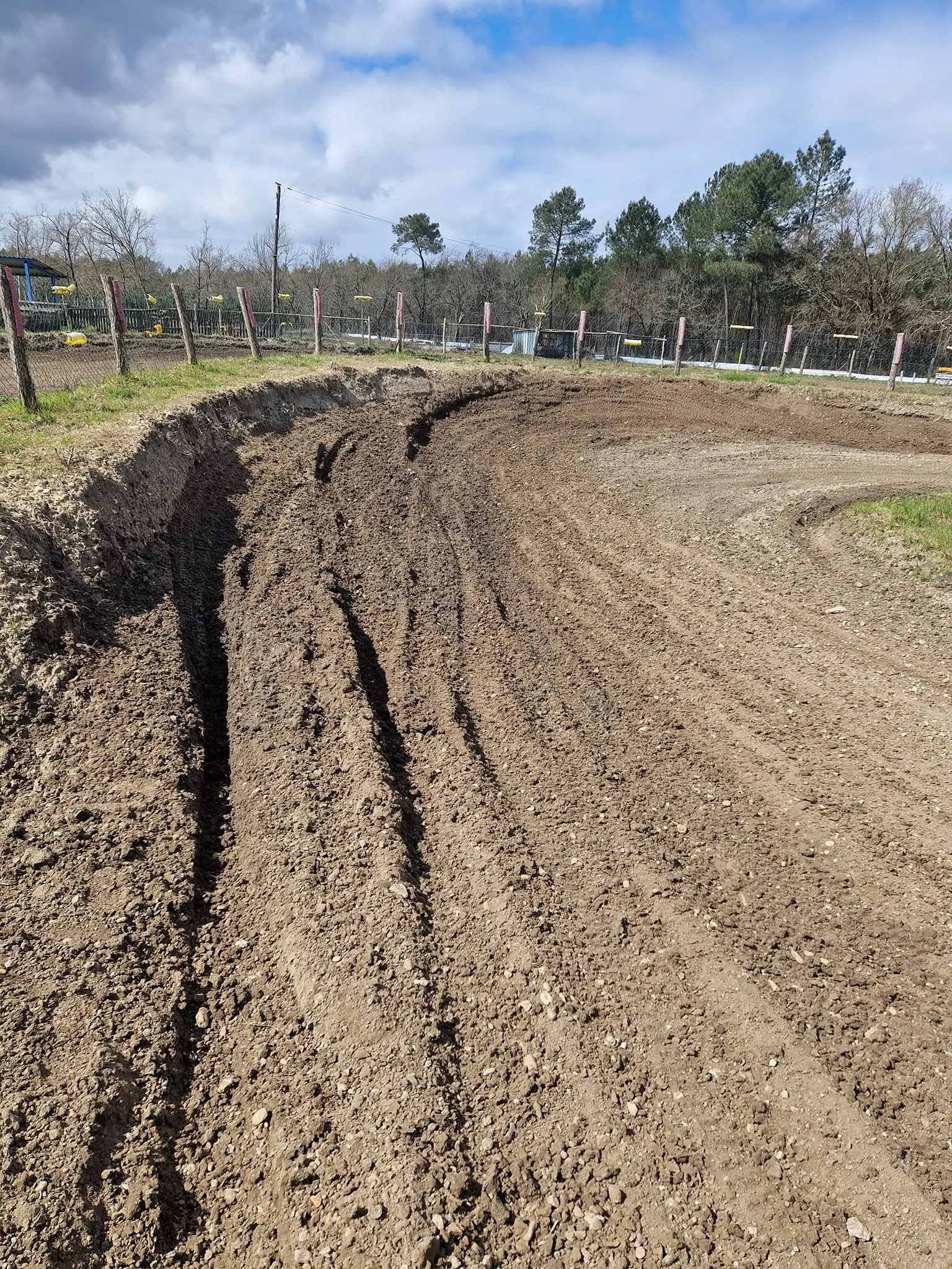 Vue du terrain de motocross de Saint-Léger-de-Balson